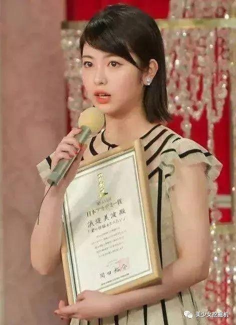 为出演真人漫改女主爆瘦24斤依旧被喷，婴儿肥变瓜子脸攻性太强？