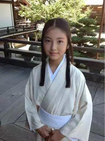 日本00后最美花旦滨边美波：新冠检测后呈阴性，让人松了一口气