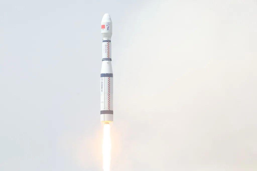 听说，今天外太空多了只四川大熊猫！