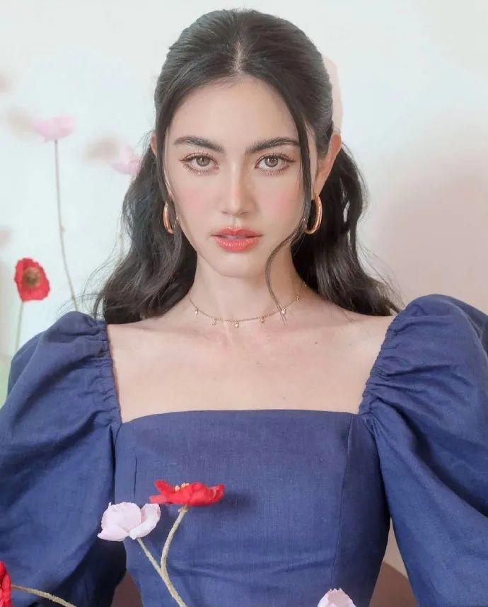 我们没有漫画腿漫画腰，但是动漫人物的穿搭还是灰常值得借鉴的