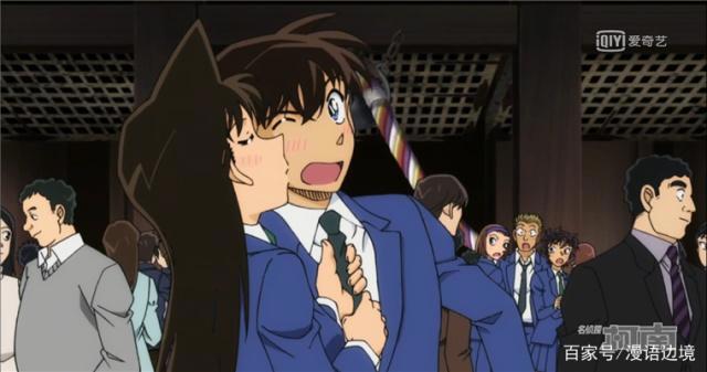 名侦探柯南：新兰发喜糖，小兰坐实工藤太太称号霸气亲吻新一脸庞