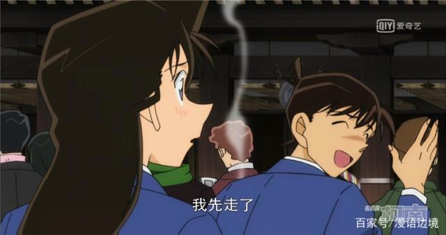 名侦探柯南：新兰发喜糖，小兰坐实工藤太太称号霸气亲吻新一脸庞