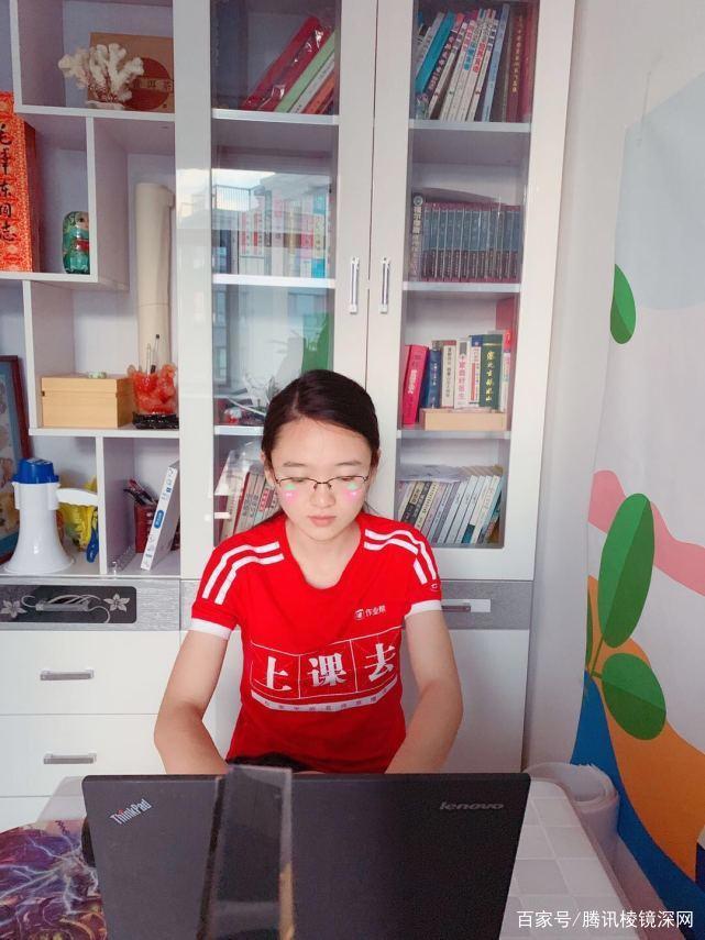 年薪百万的95后网课老师：流水线制造，比明星出道更难｜深网