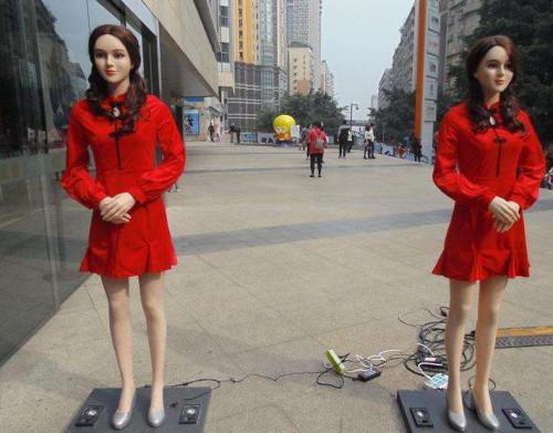 我国第一个智能美女机器人诞生，未来机器人老婆会成为时尚吗？