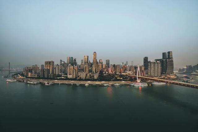 天空之城：以云端为核心，行走在三千年的渝中之美