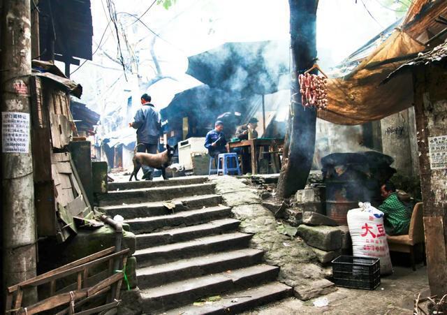 天空之城：以云端为核心，行走在三千年的渝中之美