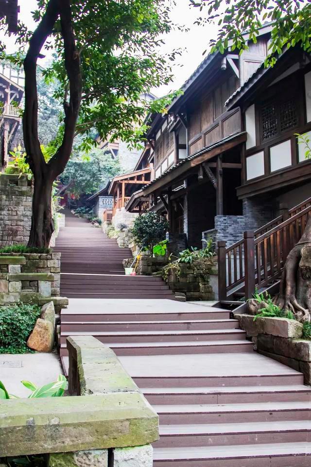 天空之城：以云端为核心，行走在三千年的渝中之美