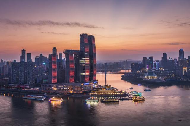 天空之城：以云端为核心，行走在三千年的渝中之美