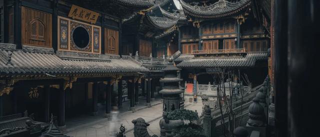 天空之城：以云端为核心，行走在三千年的渝中之美