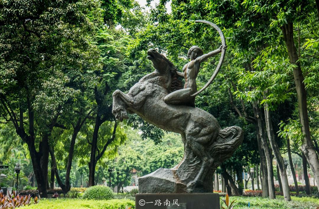 广州第一座综合性公园，曾经榕树参天，游人如织，现在有点冷清