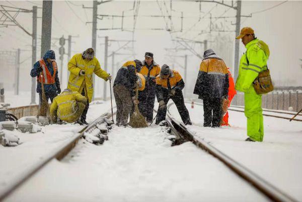 早读｜天津多区今天停课！最新雪情＋路况！雪后防跌倒攻略！国家邮政局发布重要提示！