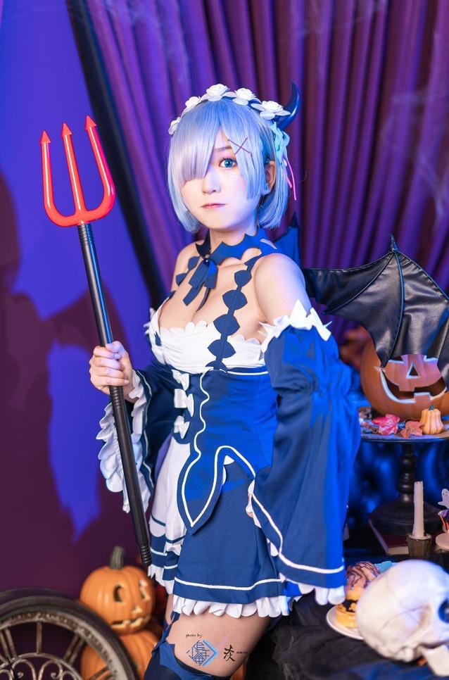 Cos正片：哇，蕾姆小恶魔来临了！果然也是我们都熟悉的蕾姆蓝