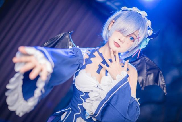 Cos正片：哇，蕾姆小恶魔来临了！果然也是我们都熟悉的蕾姆蓝
