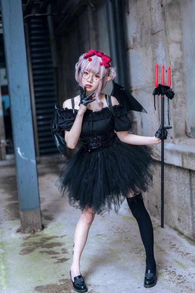 漫展上的小恶魔cos，玲珑身材美如画，网友：把心都给你