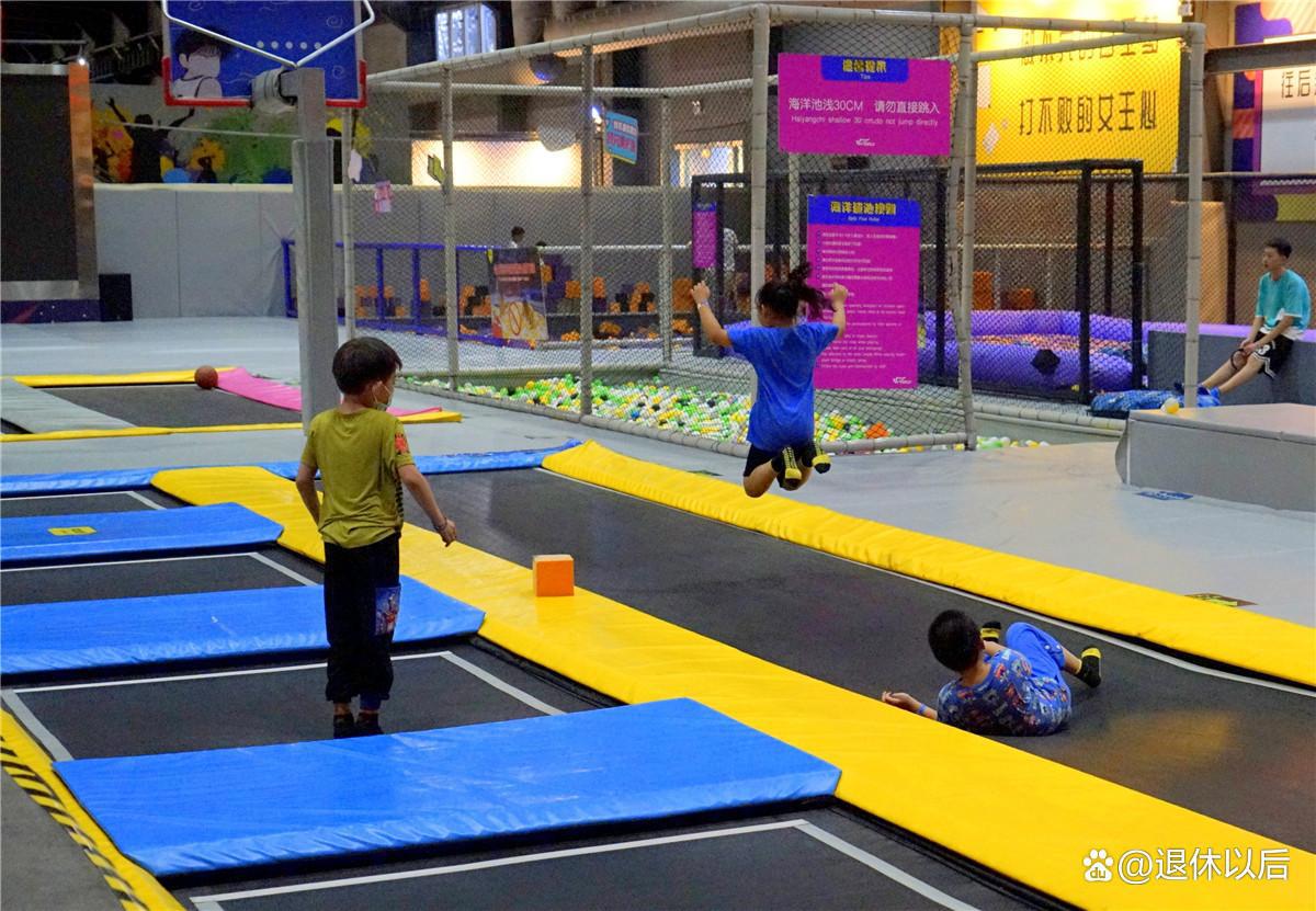 红松果·蹦床公园，开启夏日的疯狂