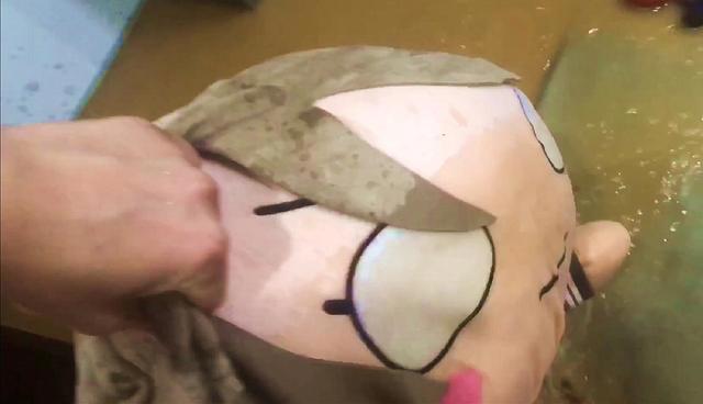 价值170万元手办被损坏，对方一句不关我的事就想跑，这怎么忍