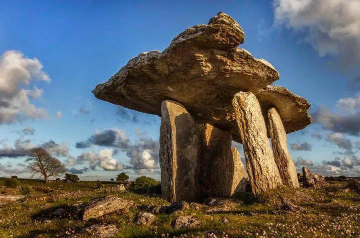 中国也有“巨石阵”？神秘的史前石棚下，先民们究竟想表达什么？