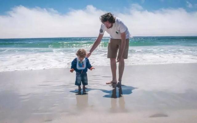 爸爸带娃孩子会更聪明？别再让父爱成为一种奢侈品了！