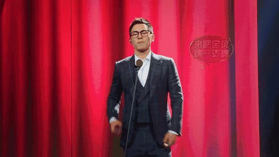 韩雪一人分配八角被盛赞，那她两岁的这段拟声表现如何？