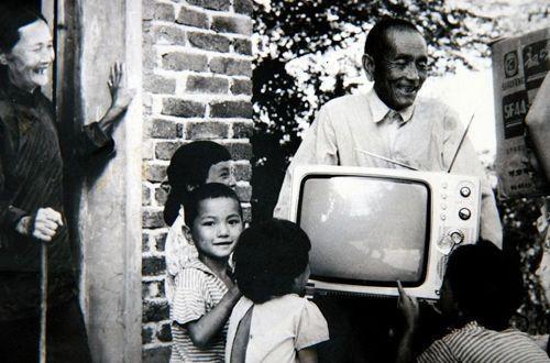 改革开放40年变迁，我的童年玩这些……