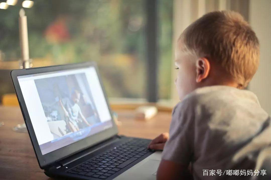 孩子经常看动画片的好处和坏处，原来不只是视力的差别