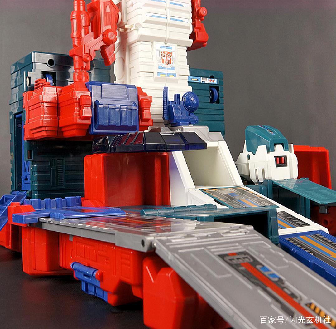 变形金刚动漫人物：日版剧情中汽车人旗舰级头领战士-巨无霸格兰