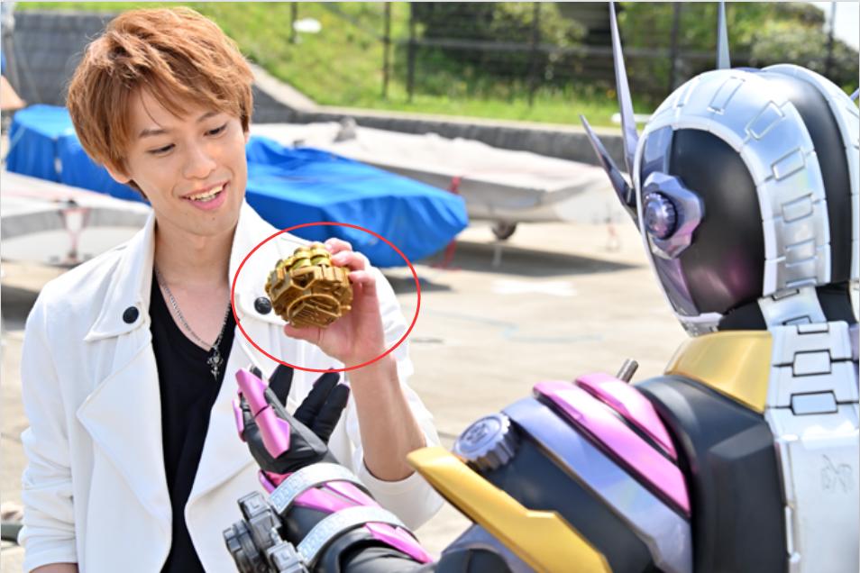 假面骑士时王42集中文：海东大树惨变劫时者，小魔王崇皇手表被抢