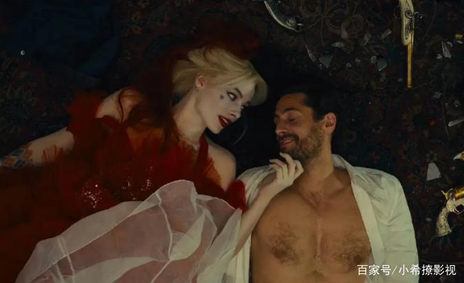 DC《自杀小队2》中，哈莉·奎茵右脸上标志性的文身，为何消失了？