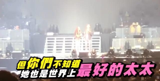 莫文蔚演唱会，与德国老公台上罕见秀恩爱，粉丝不走甘愿罚款！