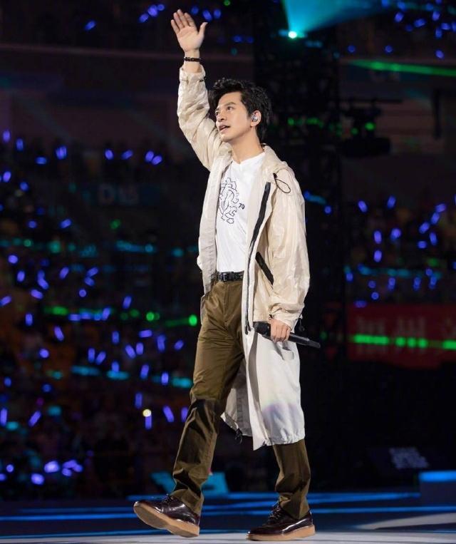 李健演唱会因这三点显得与众不同，却让歌迷烦恼，这是痛的领悟！