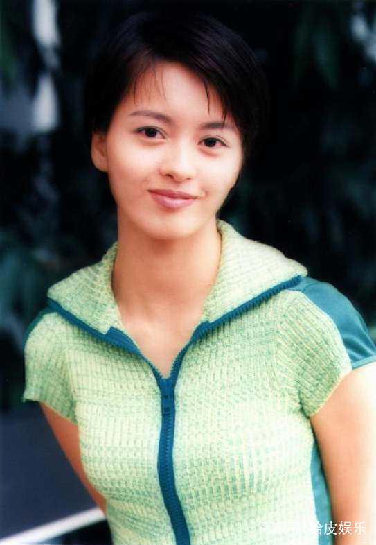 梁咏琪丈夫与女儿在演唱会上与她大秀恩爱，展现幸福女人模样！