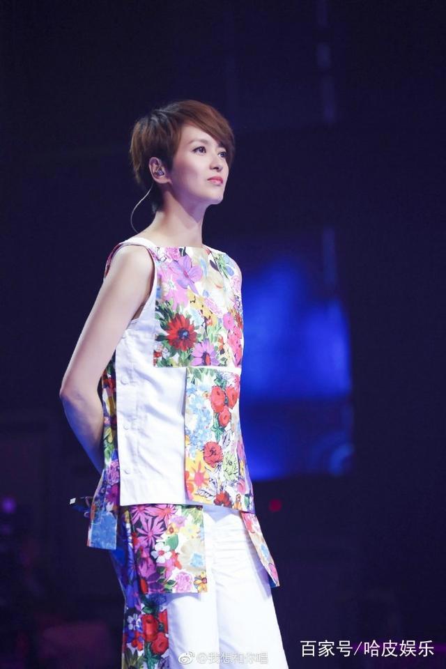 梁咏琪丈夫与女儿在演唱会上与她大秀恩爱，展现幸福女人模样！