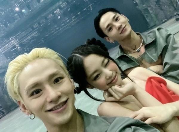 BLACKPINK线上演唱会幕后照，美女们太养眼了！我爱辣妹