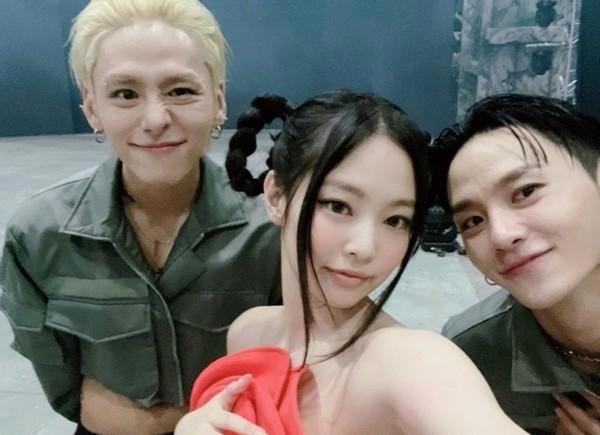 BLACKPINK线上演唱会幕后照，美女们太养眼了！我爱辣妹