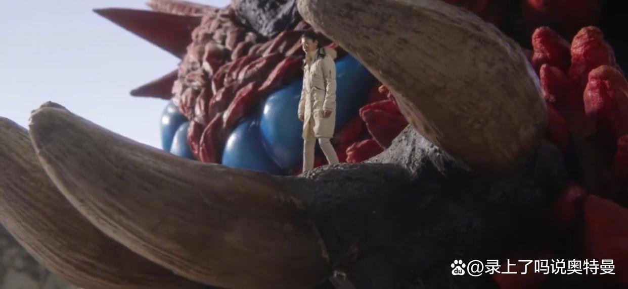 德凯奥特曼第十话：简直就是大友博士的翻版，胜利飞鹰再现骚操作