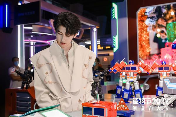 乐森机器人参展2022淘宝造物节巴斯光年多感官交互机器人全球线下首秀