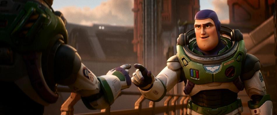 组图：动画《光年正传》曝海报“美国队长”埃文斯配音巴斯光年