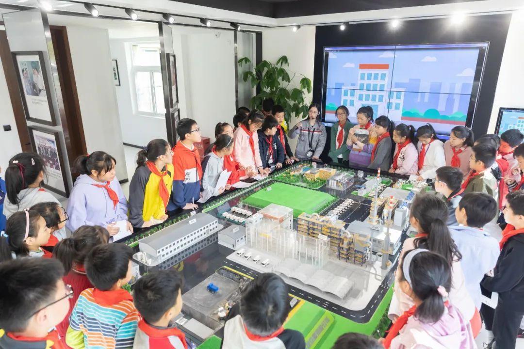 时光机|在上海这所学校，每个教室里都有三个口袋……