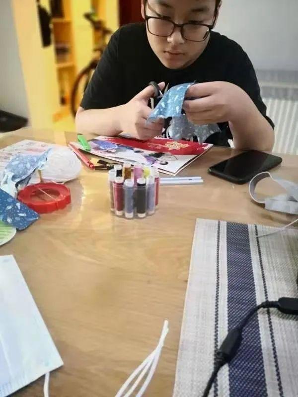 时光机|在上海这所学校，每个教室里都有三个口袋……