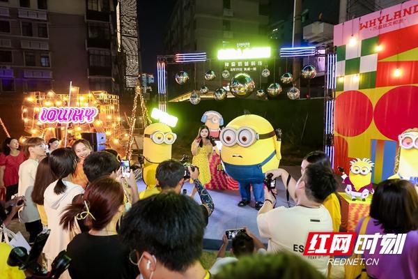 《小黄人大眼萌：神偷奶爸前传》今日上映长沙夜生活再添一抹欢乐亮色